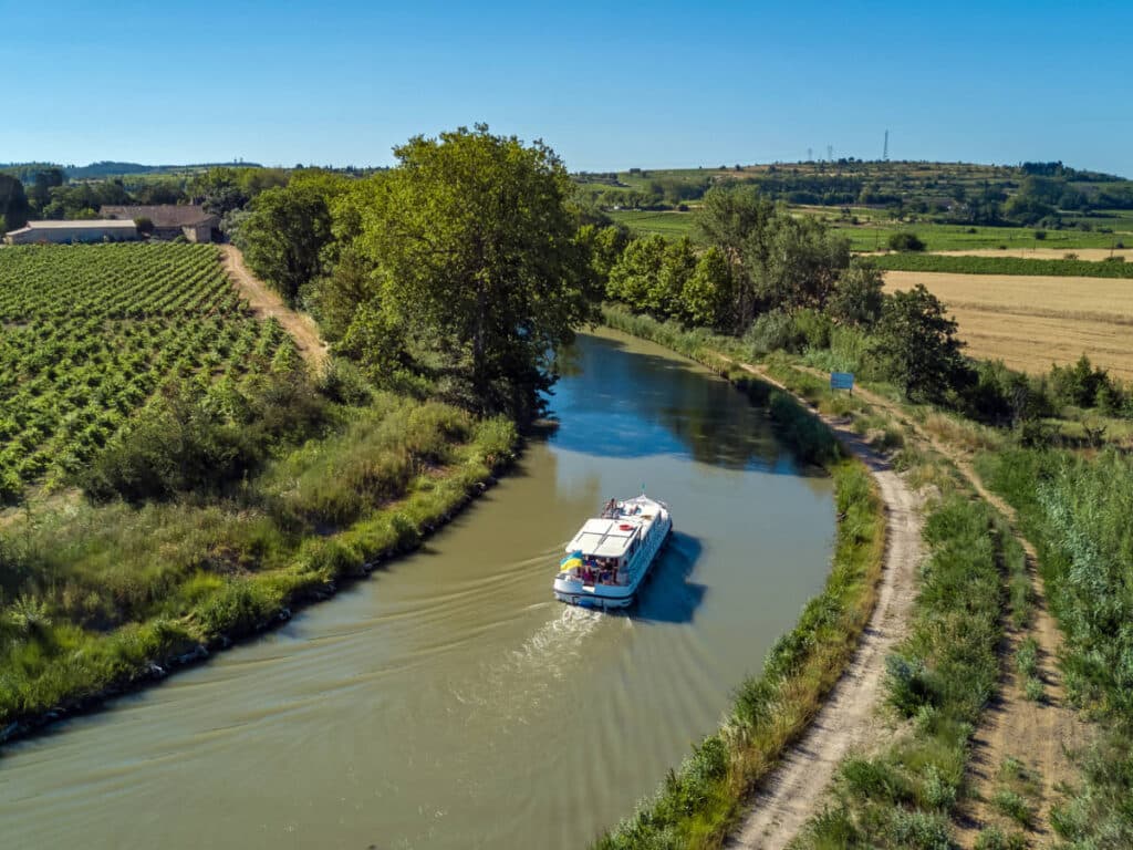 A boat on a tour at the Canal du Midi