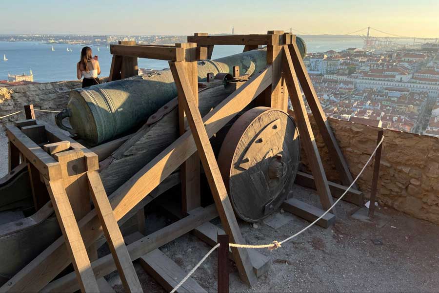 View of an old cannon displayed in Castelo de S. Jorge