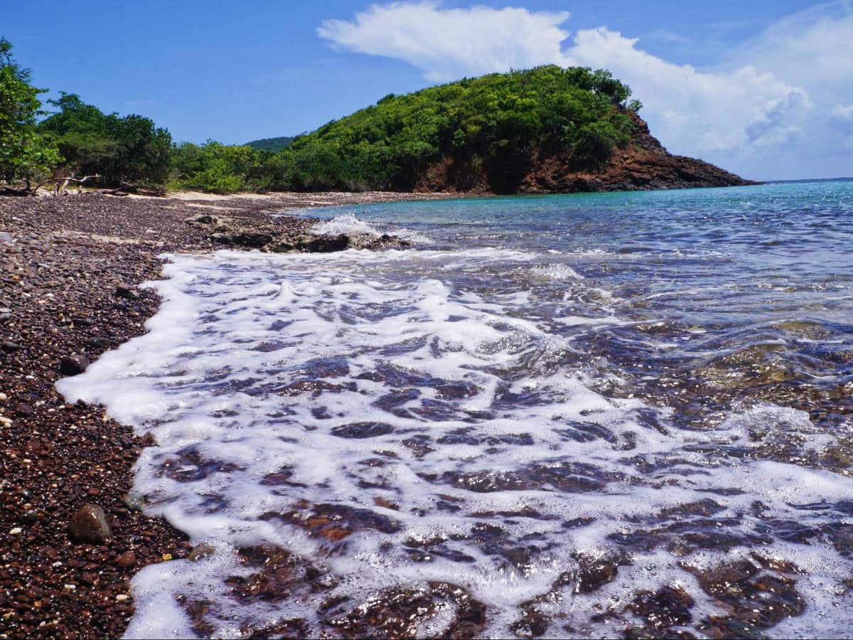 View of the rocky shoreline in Carlos Rosario Beach