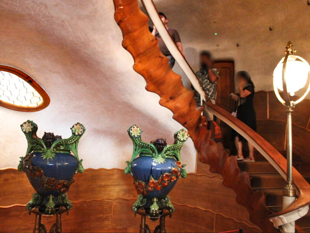 View of the tourists going up the stairs in Casa Batlló