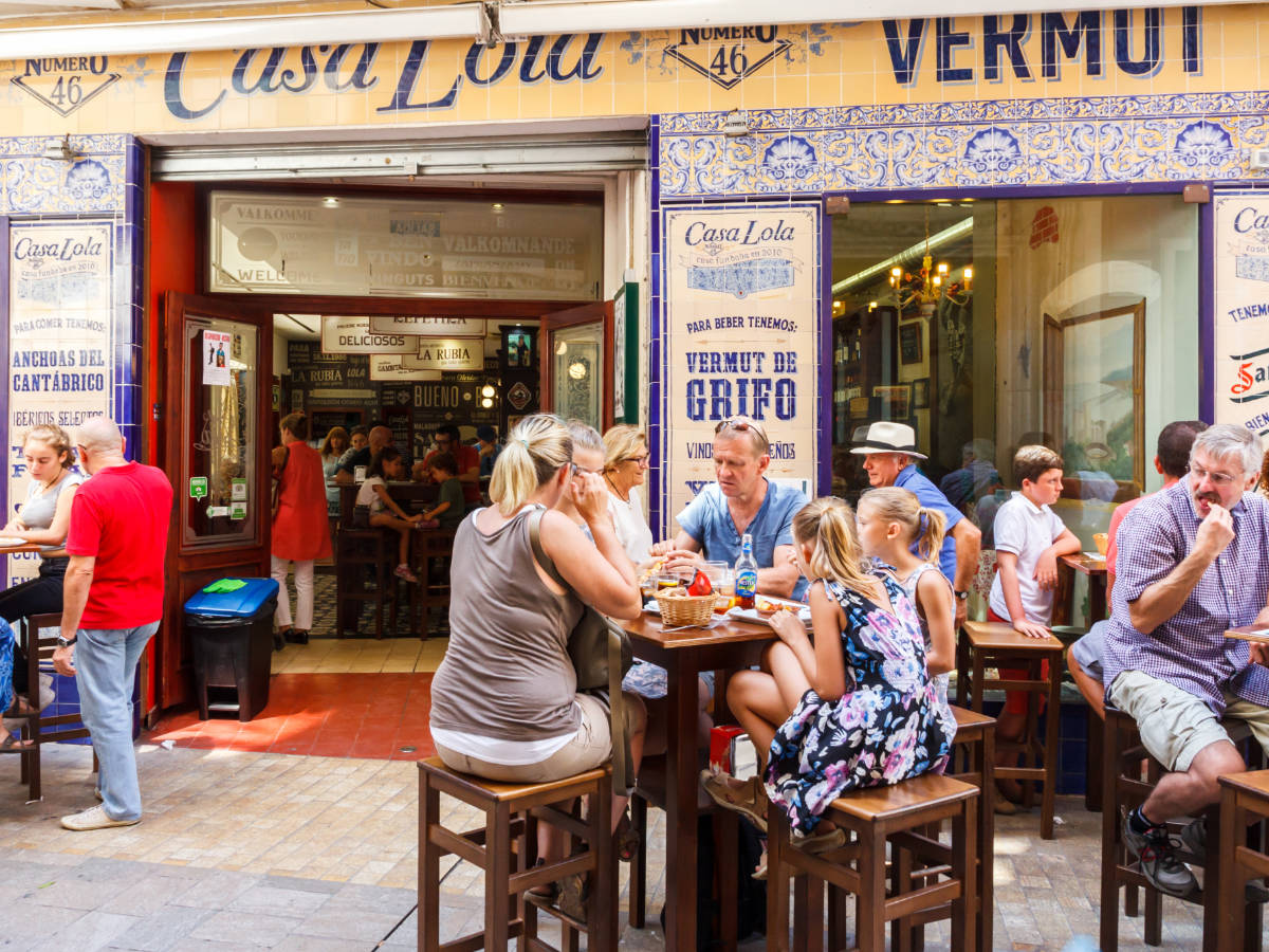 People during lunchtime at the Casa Lola