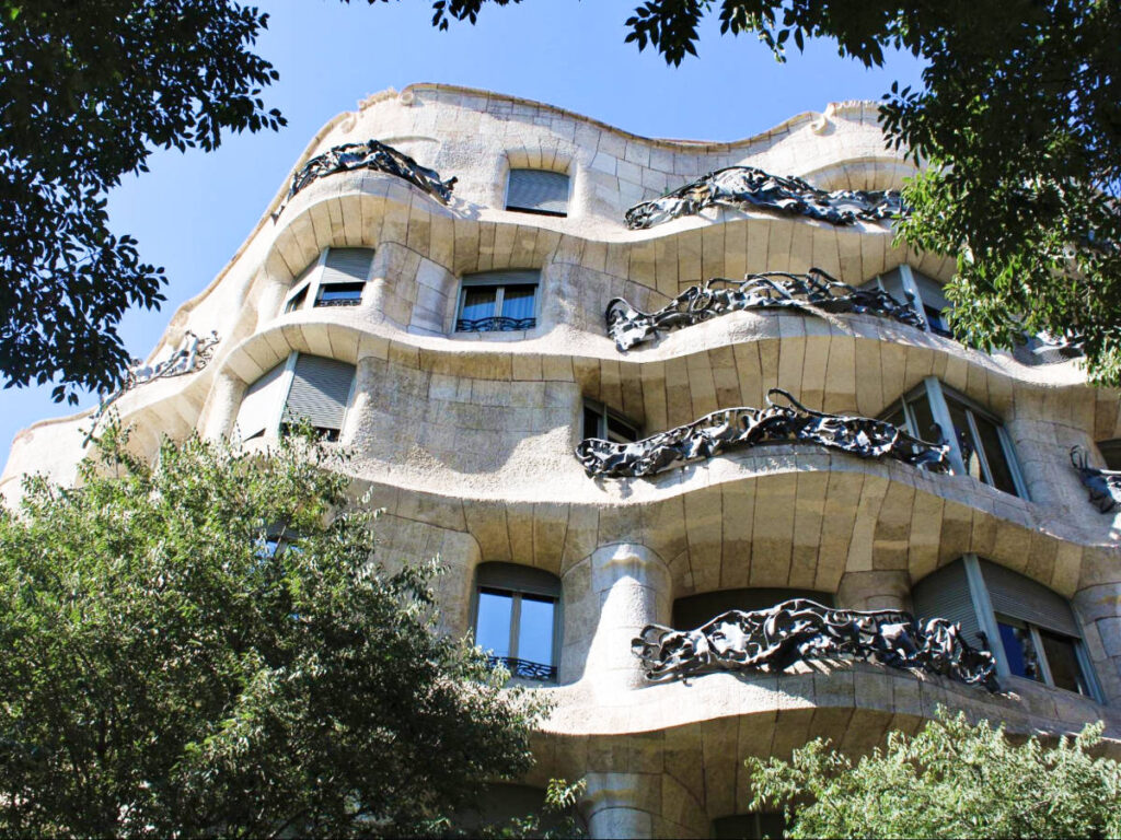 View of the intricate exterior of Casa Mila
