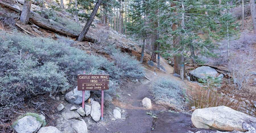 A signage at the beginning of the Castle Rock Trail