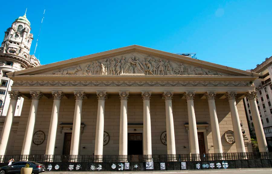 The Catedral Metropolitana de Buenos Aires building under the clear blue sky