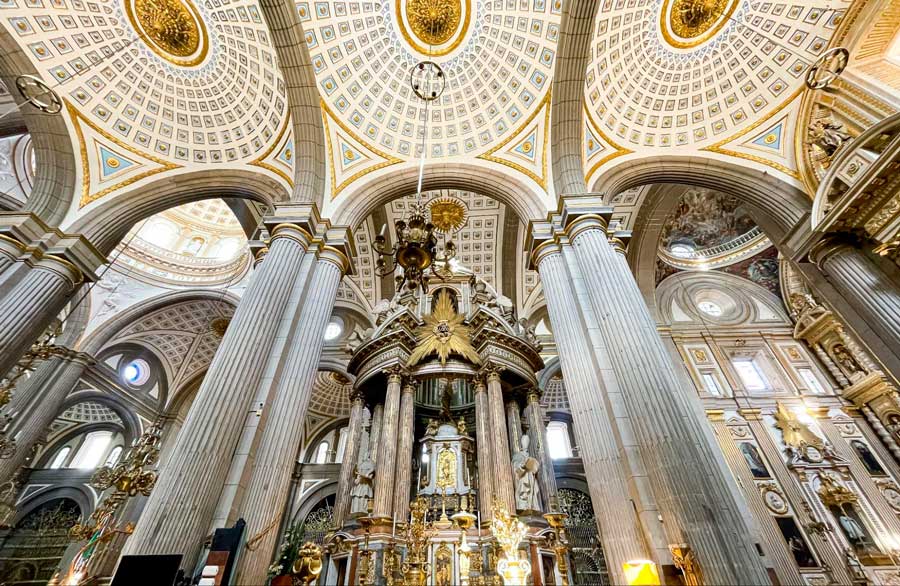 View inside the massive Cathedral de Puebla