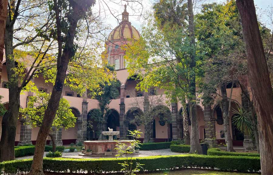 View from the outside of Centro Cultural Ignacio Ramírez El Nigromante