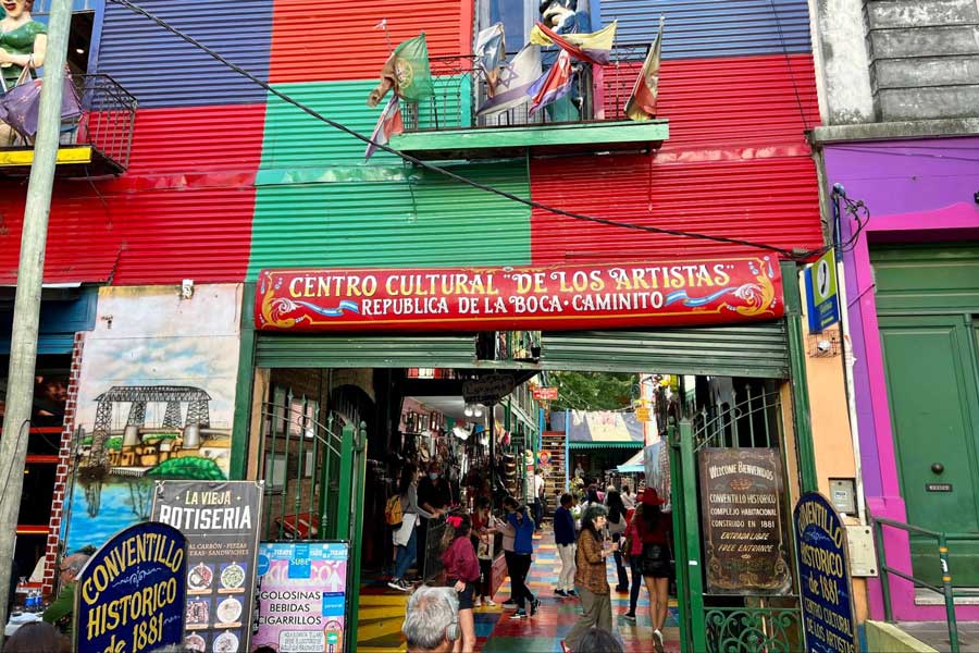 View at the entrance to Centro Cultural de Los Artistas