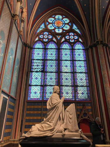 One of the chapels dedicated to saints in Notre Dame