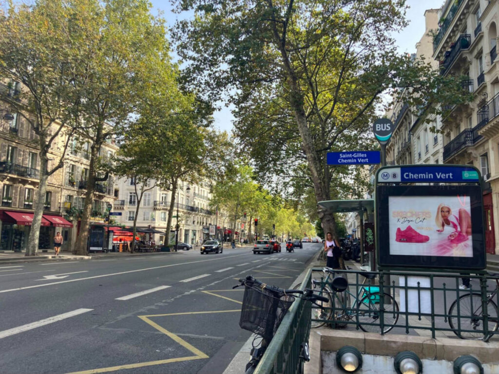 View of the Chemin Vert Métro and bus stops on the eastern edge of the Archives quarter