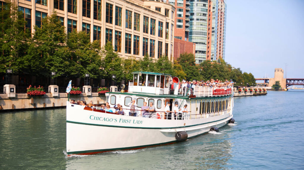 View of people on the Chicago’s First Lady on the Chicago River
