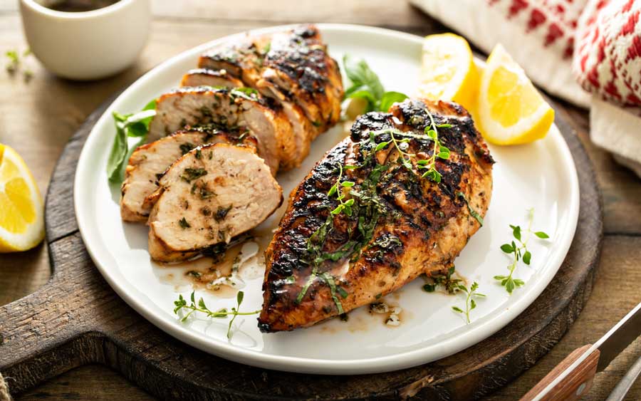 A Chicken Savoy with lemon slice on a plate