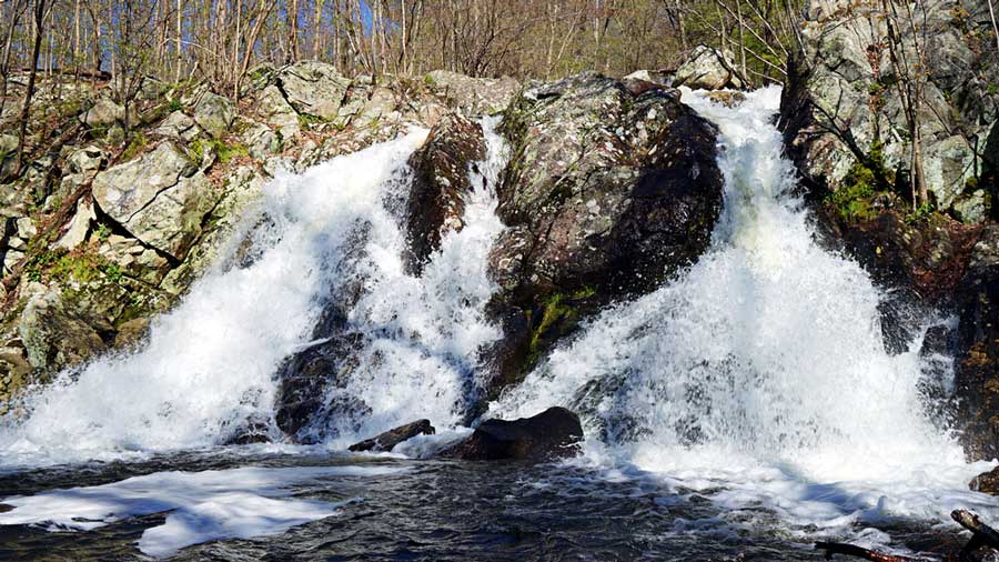 Water flowing from Chikahoki Falls