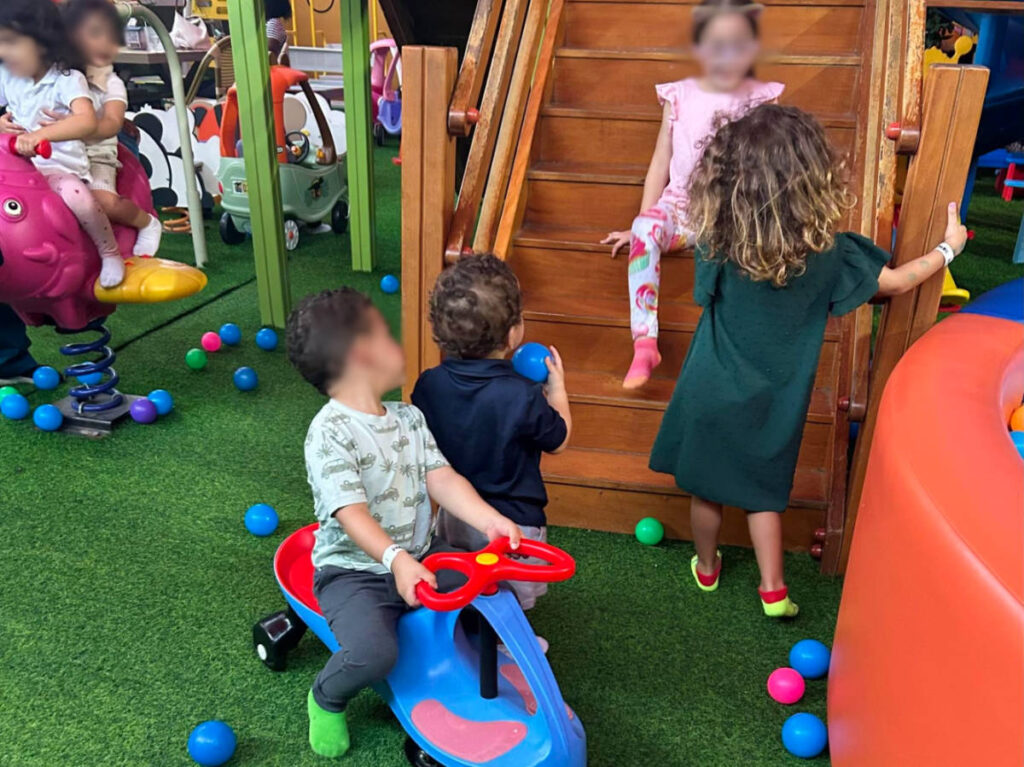 Children playing at Le Parc | Play & Chill