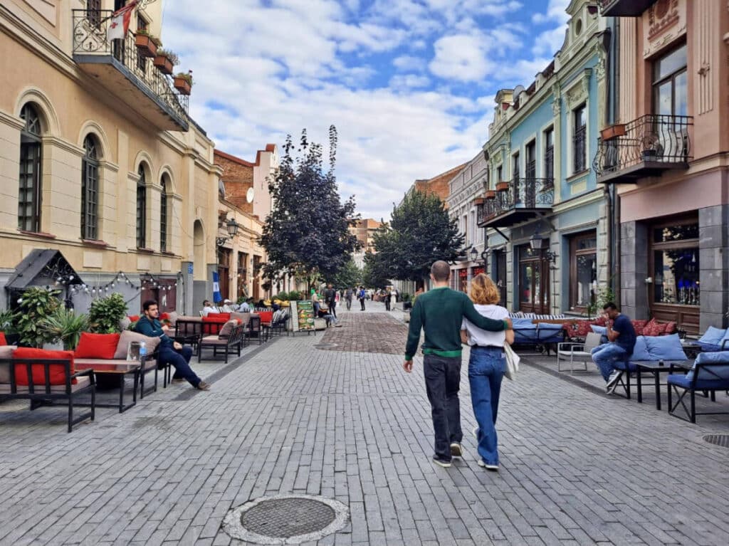 View of restaurants and people wandering at the Chugureti
