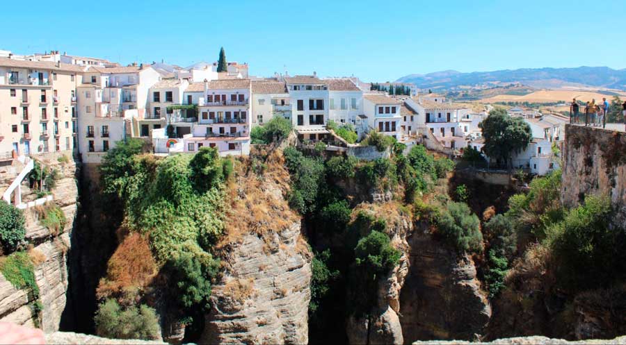 Overlooking view of a mountain town in the city of Ronda