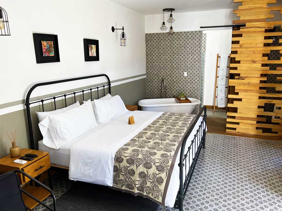 View of the bedroom in Clandestino Hotel Pila Seca