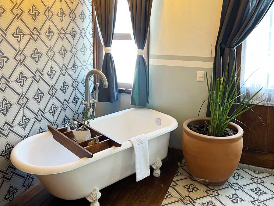 View of a bathtub in Clandestino Hotel Recreo