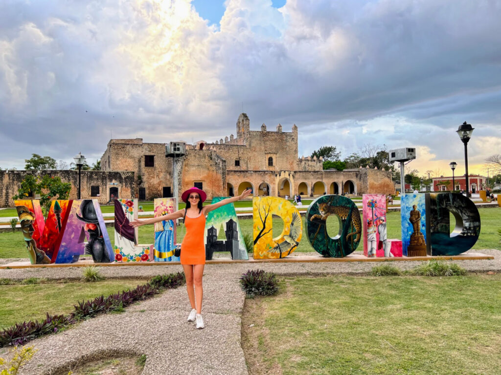 Clara Kesseler posing for a photo with the Valladolid Sign