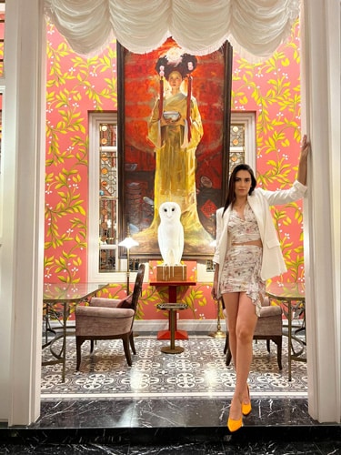 Clara posing for a photo during their dinner in Pink Pearl