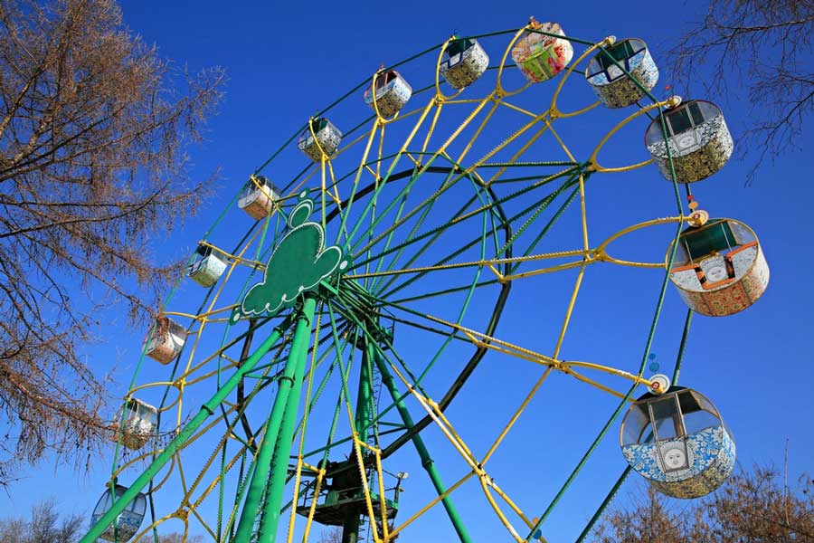 The ferris wheel in Cliff’s Amusement Park under the clear blue sky