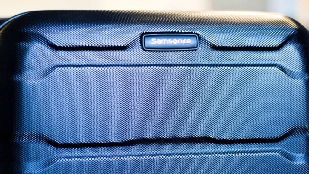 A closeup look at the logo on the hard case exterior of Samsonite Omni