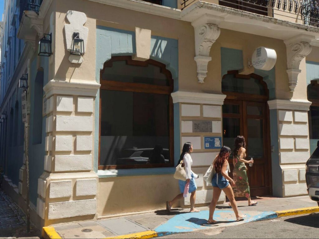 Group of ladies passing by the Colonial Hotel