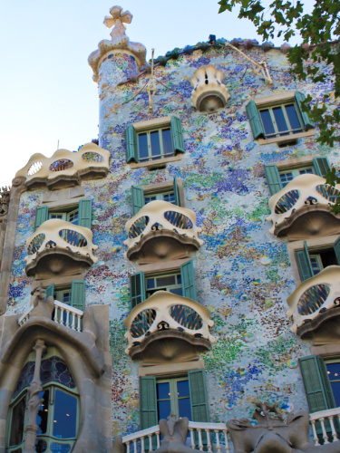 View of the colorful exterior of Casa Batlló