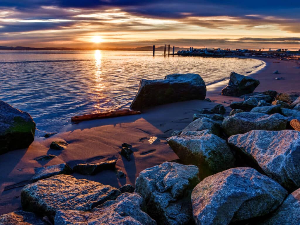 Scenic sunset over Columbia Beach