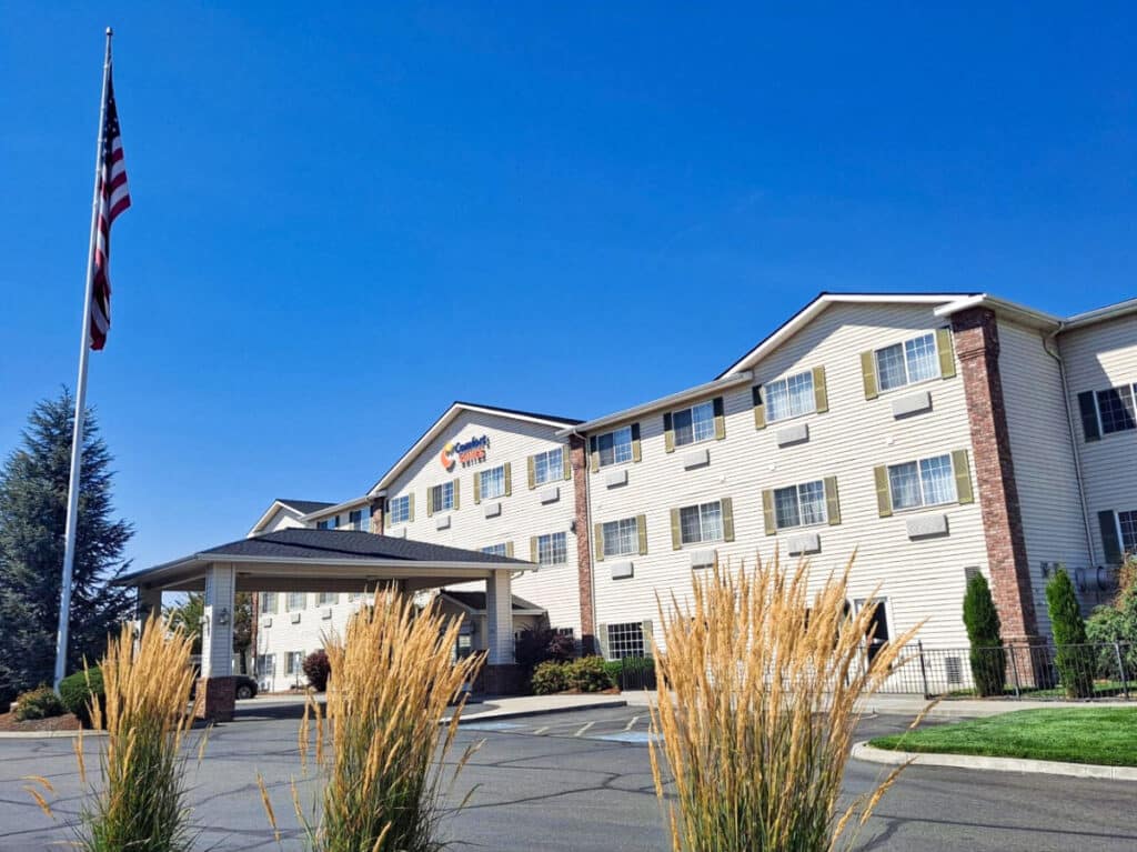 Exterior view of the Comfort Suites with the clear blue sky in the background