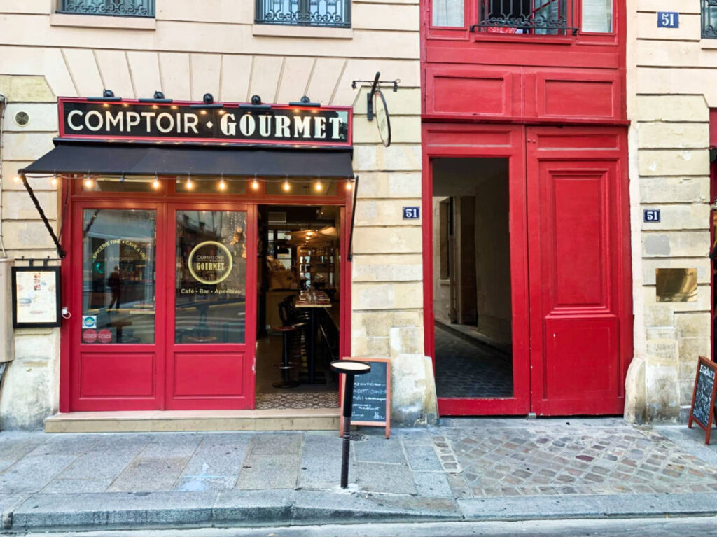 Vibrant red exterior of Comptoir Gourmet restaurant