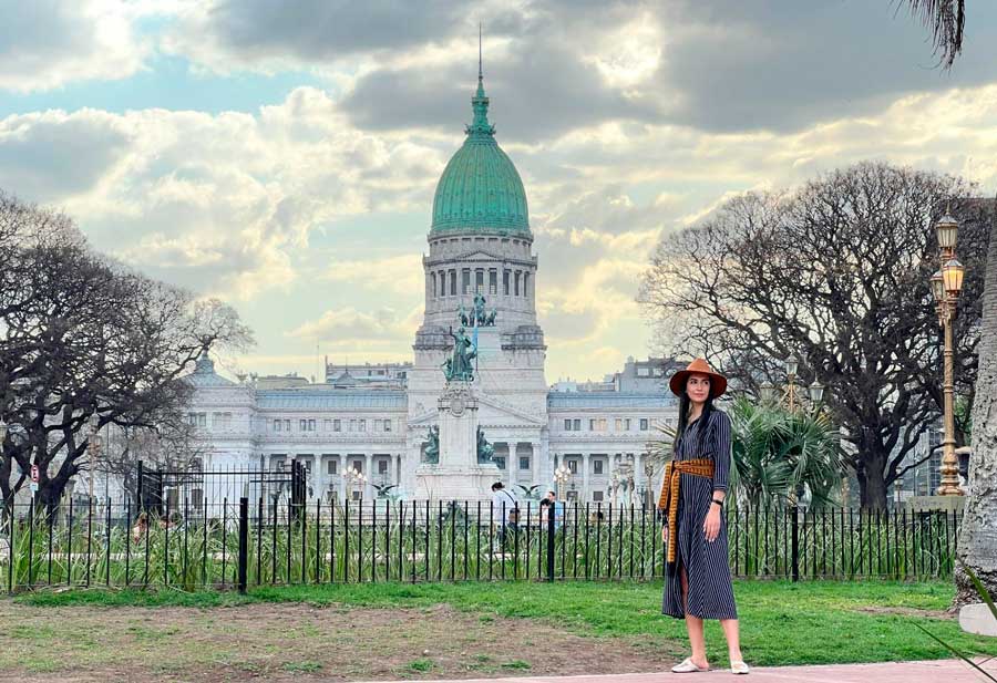 Clara posing for a photo in front of Congreso de la Nacion Argentina