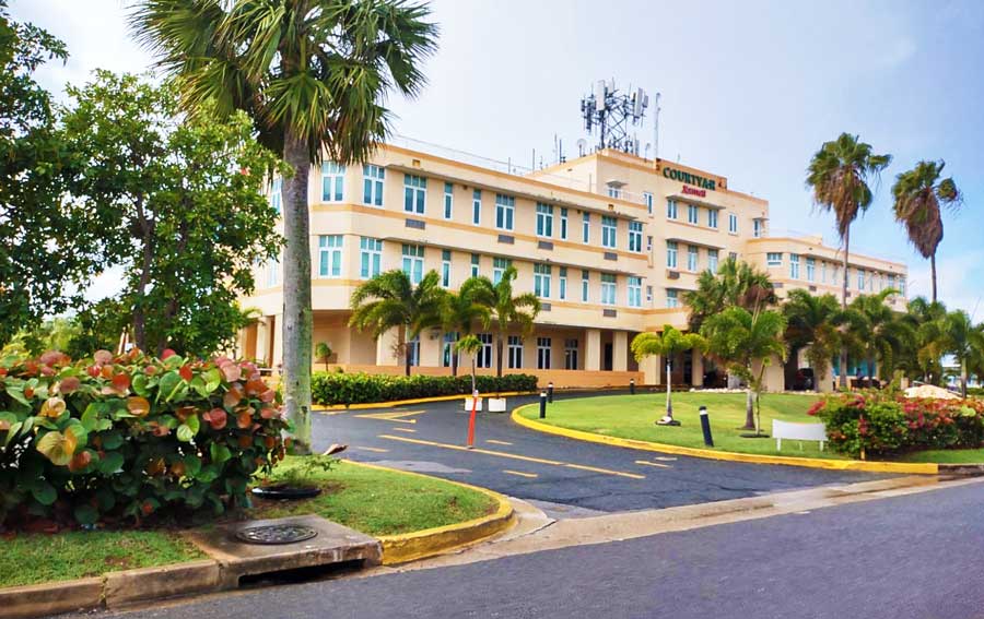 View of the Courtyard Aguadilla building from the outside