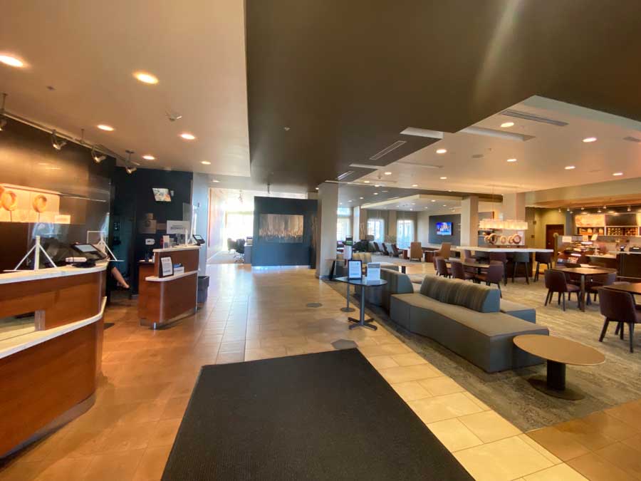 View of the reception area in Courtyard San Diego Oceanside