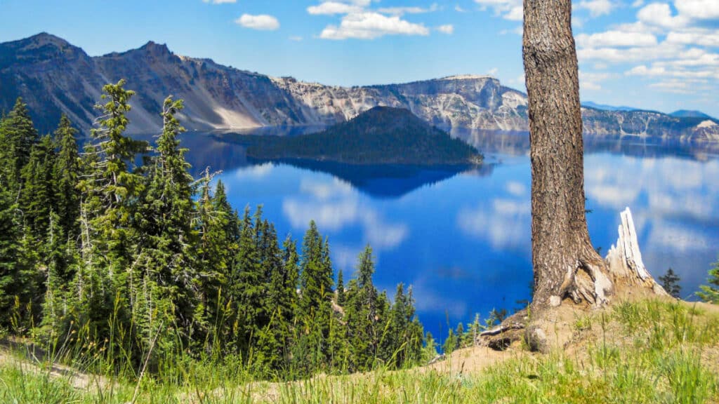 Overlooking view of the Crater Lake from the Discovery Point Trail