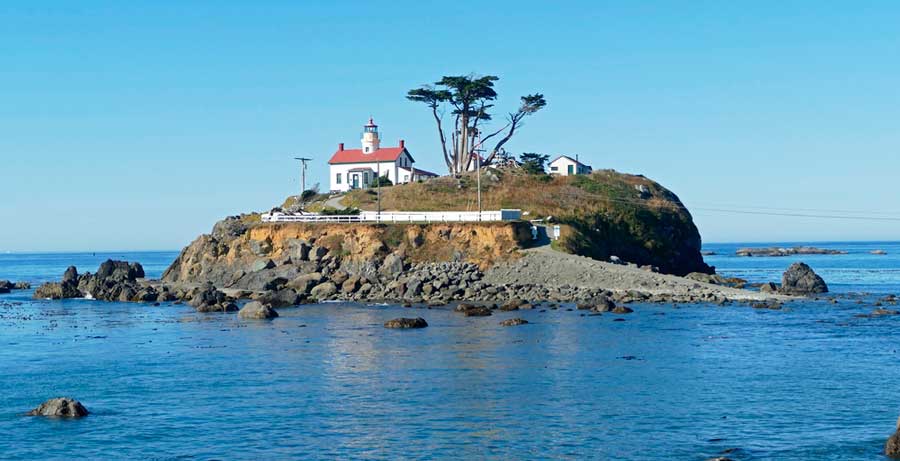 View of a lighthouse and a museum in Crescent City Island