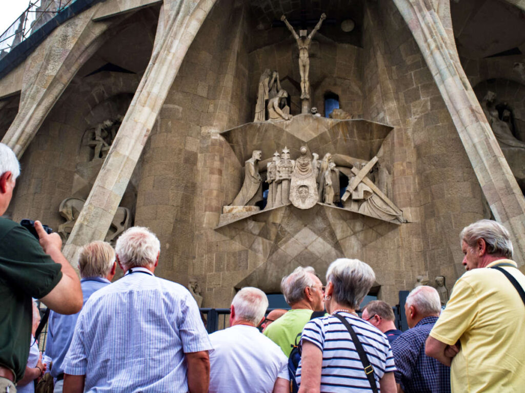 View of the old people entering the La Sagrada Familia