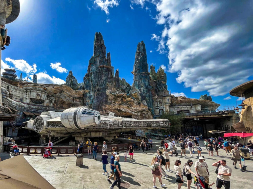 View of the people wandering in front of the Galaxy’s Edge