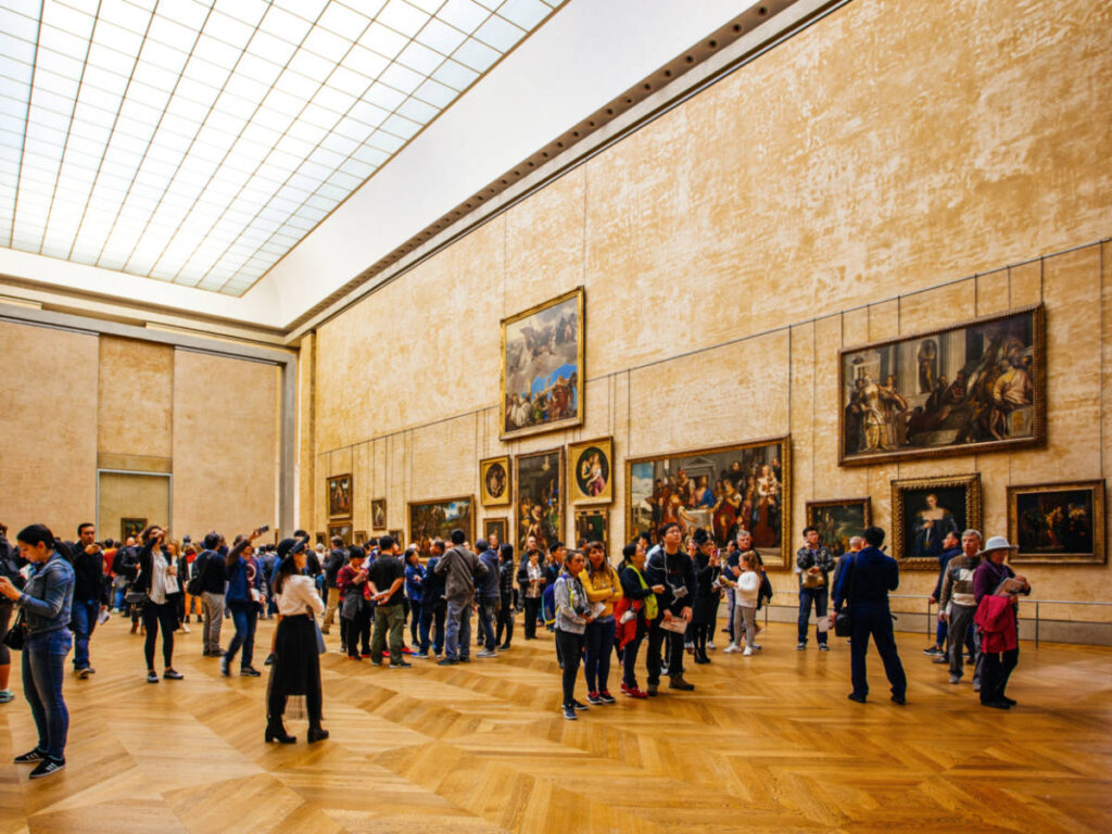 The crowd enjoying the displays at the gallery of Louvre