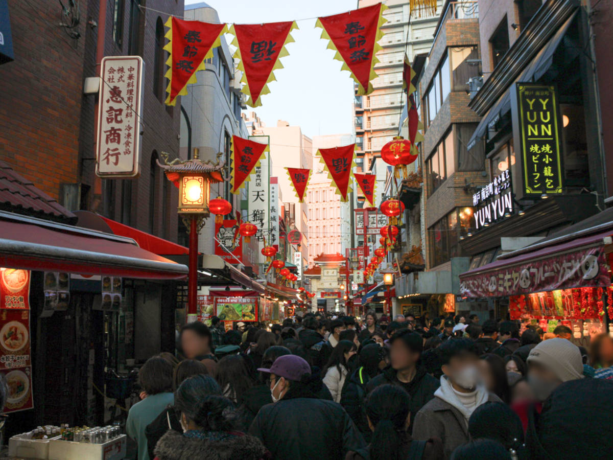 The crowded alley in Japan