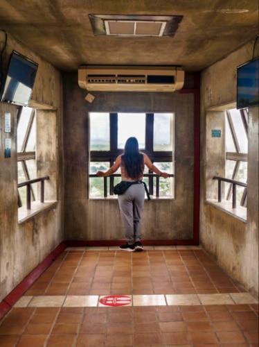 The author Vanessa Ramos, overlooking the view from the inside of Cruceta del Vigia