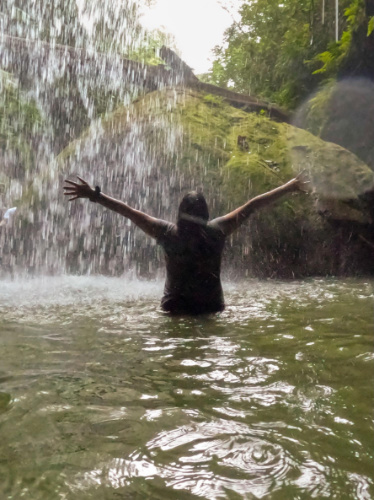 The author Vanessa Ramos, enjoying her day at the Cueva Larga