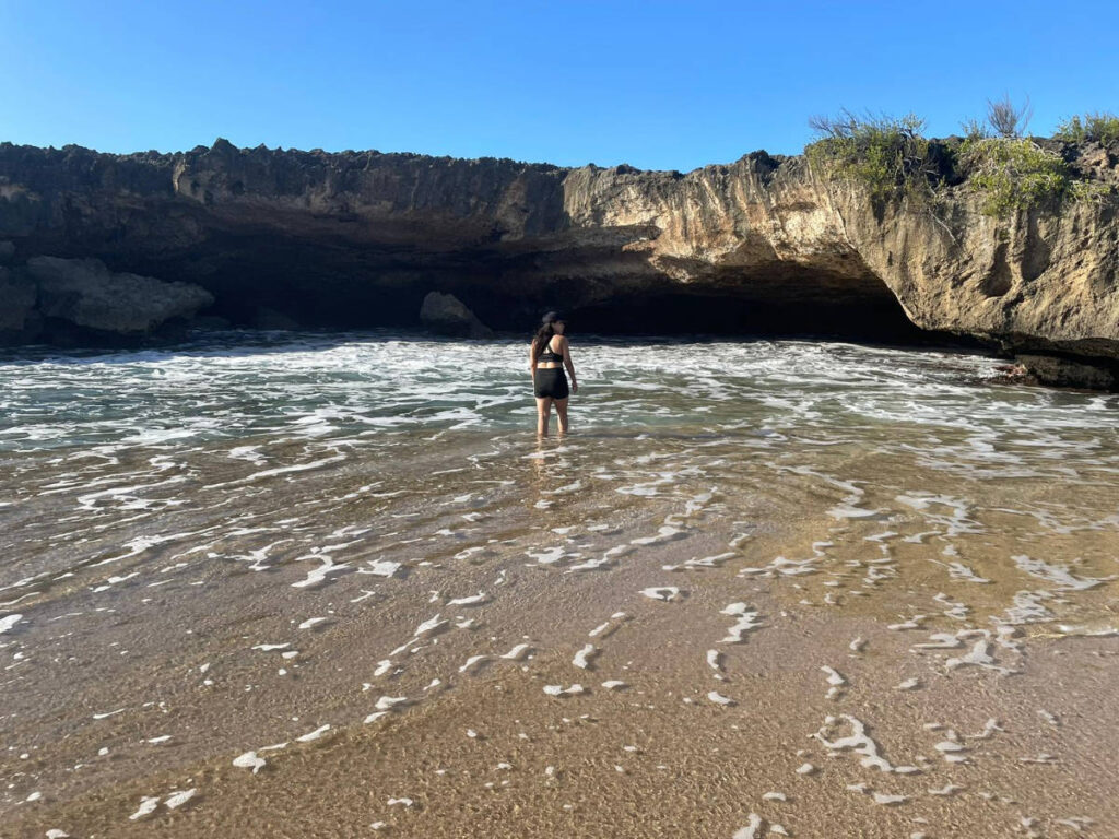 The author Vanessa Ramos enjoying her day in Cueva Las Golondrinas