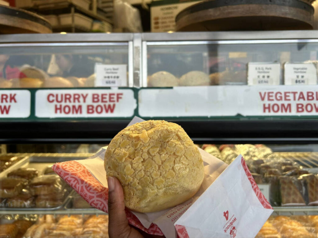 Holding one Curry beef hom bow