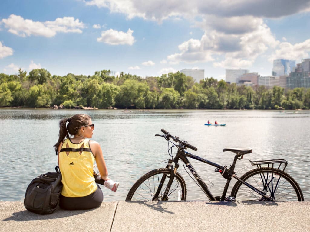 A cyclist woman taking a rest at Washington DC