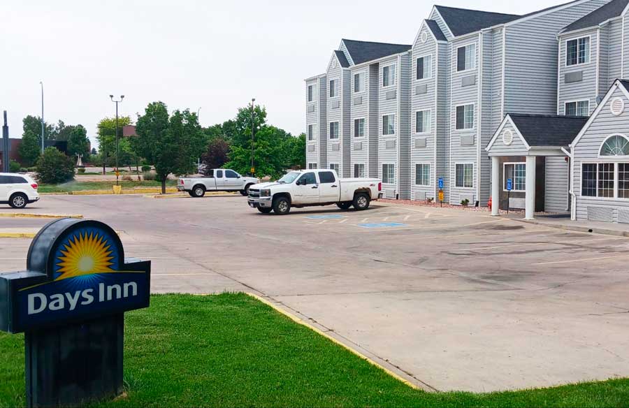 Cars parked in front of Days Inn Greeley
