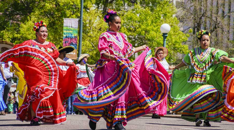 Street performers during the Denver Cinco de Mayo Festival