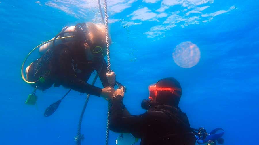 The author's mom experiencing scuba diving with the Discover Scuba Dive