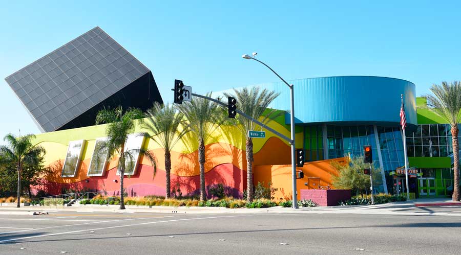 The colorful building of Discovery Cube Orange County from the outside