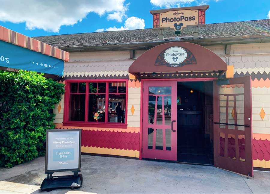 View of the entrance to Disney PhotoPass Studio
