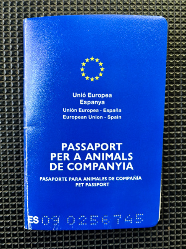 Exterior view of the dog's EU passport from Spain